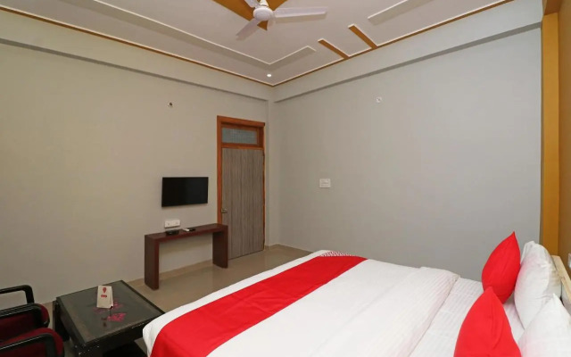 OYO 28244 Hotel The Green Town