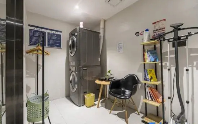 Viewking E-sports Hotel (Changshou Road Wuning Road Metro Station)