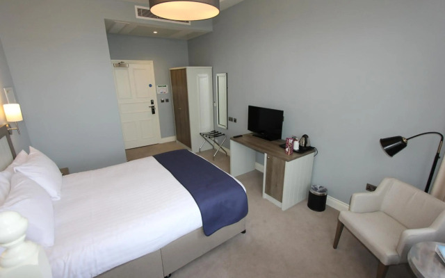 Yarrow Hotel