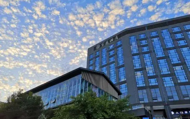 Wanfenglin Baihua Hotel