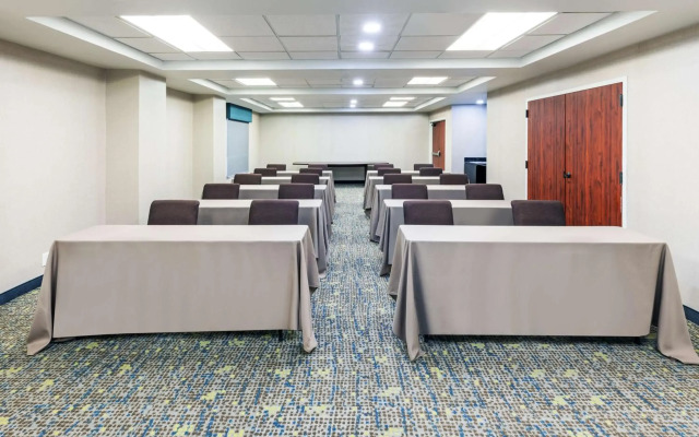 Hampton Inn & Suites Tulsa-Woodland Hills 71st-Memorial