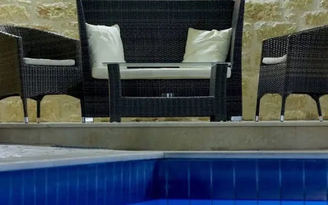 Petronikolis Traditional House