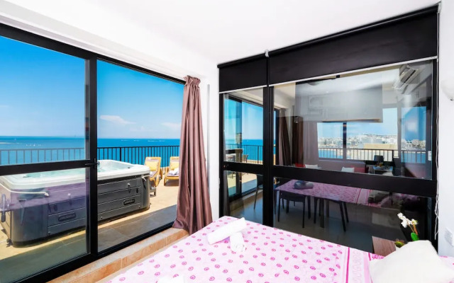 Islet Seafront Penthouse with Hot tub