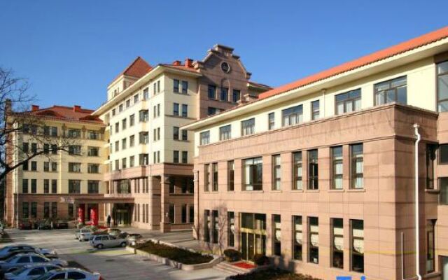 Qingdao Academic Center Hotel