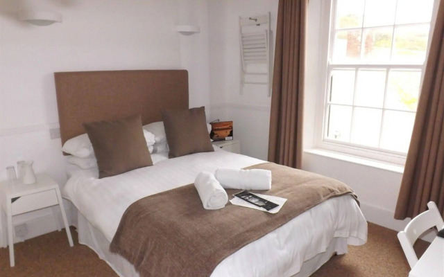 Cadgwith Cove Inn