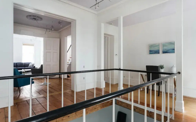 West Village 5BR Townhome & Private Yard