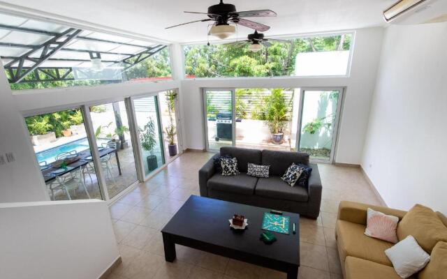 Casa Esmeralda - Family Friendly 3 Bedroom Home with Private Pool