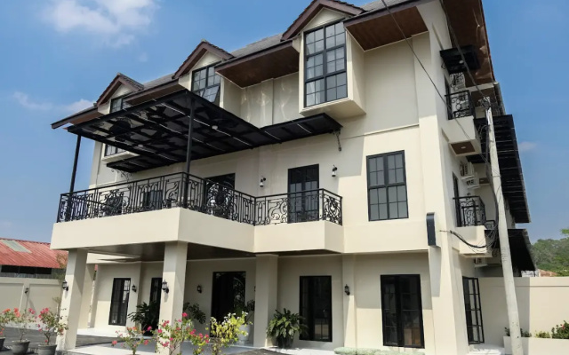 The Pavilion Cirebon — 3-star hotel in Cirebon