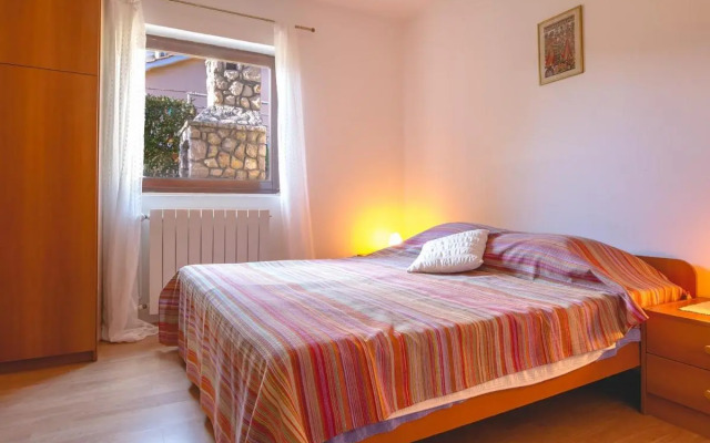 Apartments and rooms with WiFi Njivice, Krk - 5362