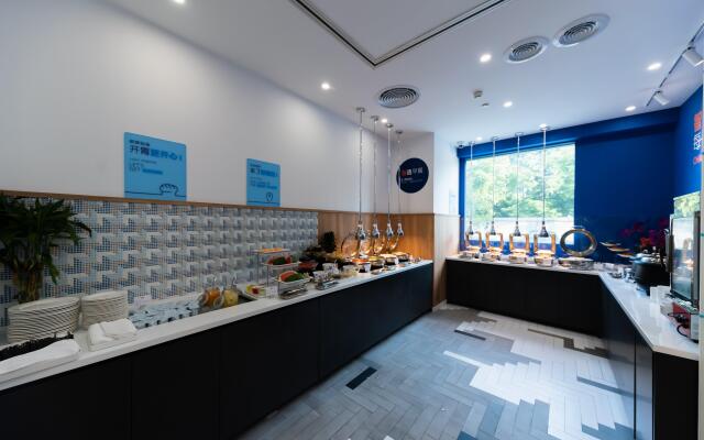 Holiday Inn Express Shanghai Tangzhen by IHG