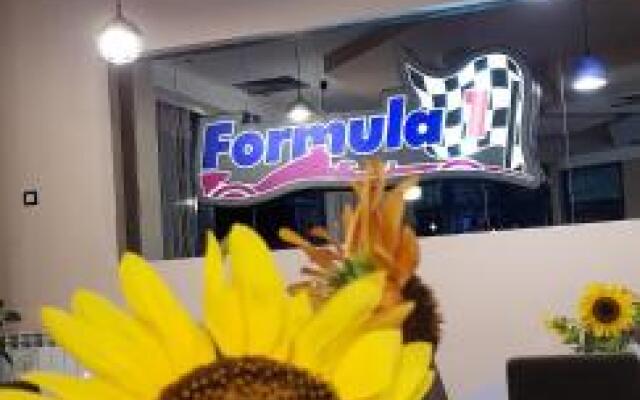 Formula 1 Motel