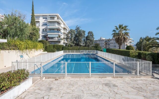Elegant Apartment in Nice With Swimming Pool