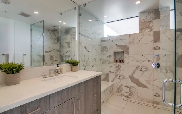 Spacious San Diego Loft wParking