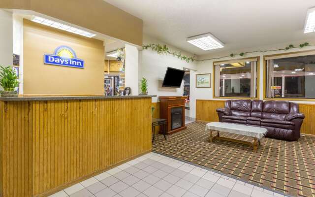 Days Inn by Wyndham Paxton