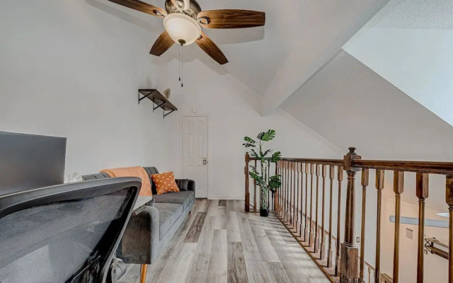 Upscale 1BR Condo in Med Center