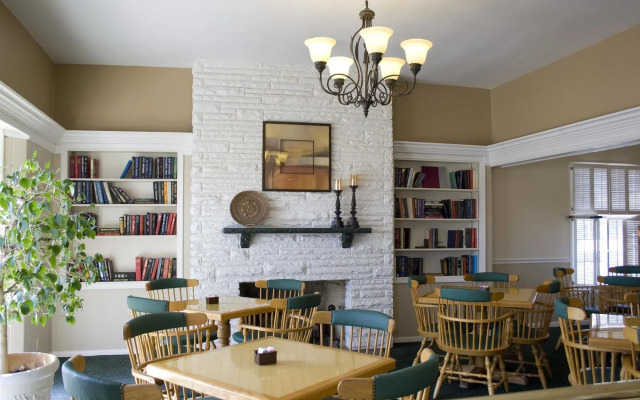 Alpine Inn Rockford