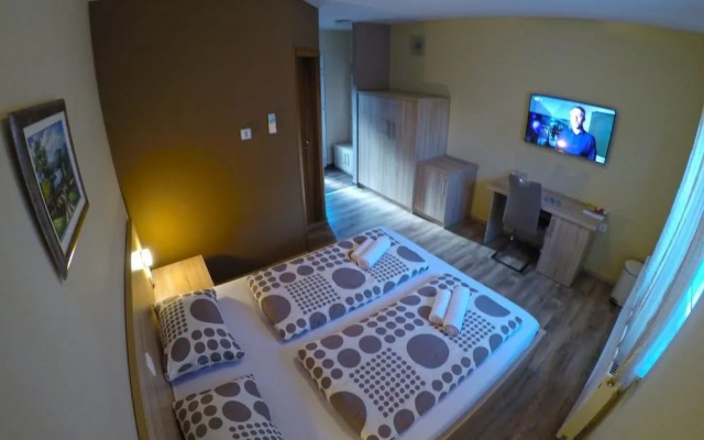 Apartments And Rooms Rea