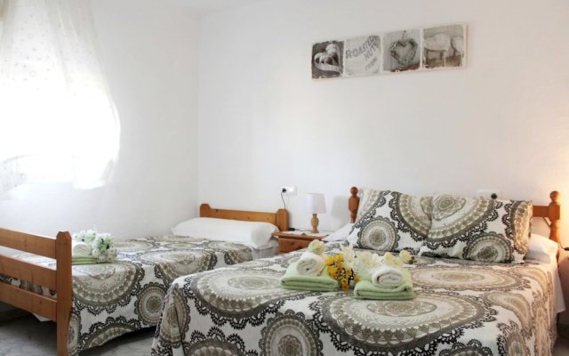 House with 5 Bedrooms in Poble Nou, with Enclosed Garden And Wifi - 6 Km From the Beach