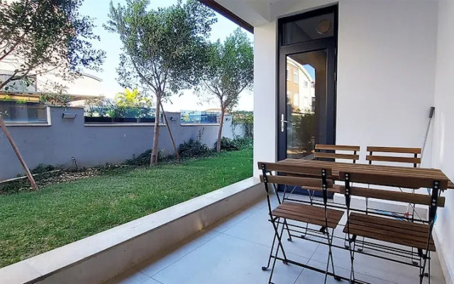 Professionally Maintained Spacious New Suites 2-2