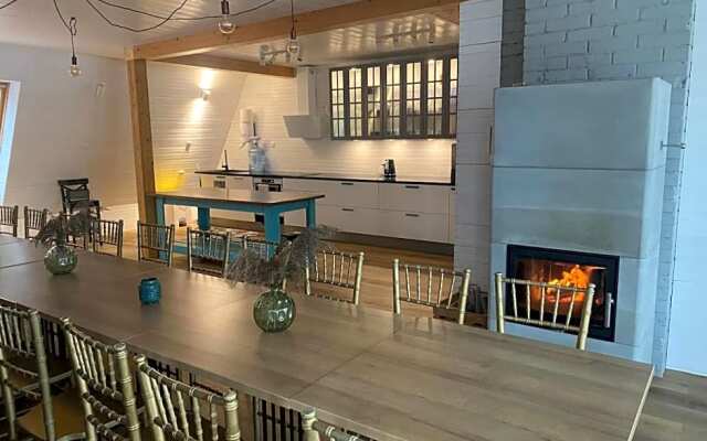 Saarj¿e puhkemaja tuba koos hommikus¿¿giga