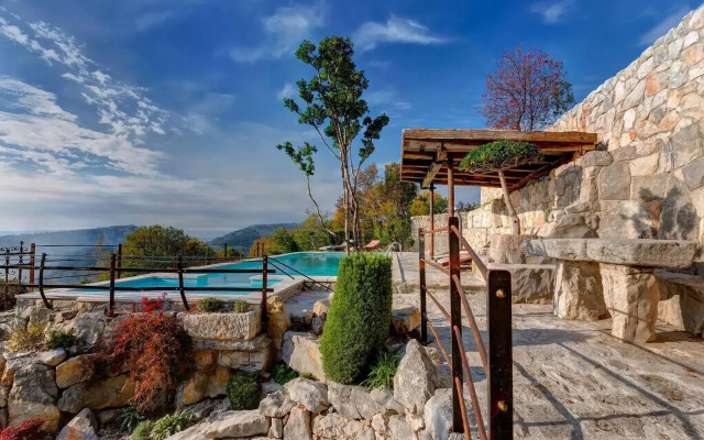 Mirabilis House