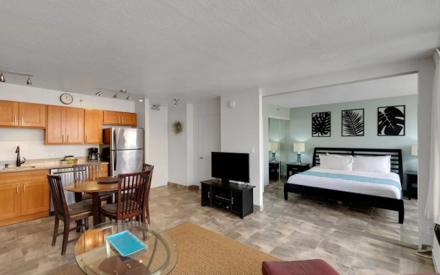 Deluxe Ocean View Condo on 31st Floor - Free Parking & Wifi! by Koko Resort Vacation Rentals
