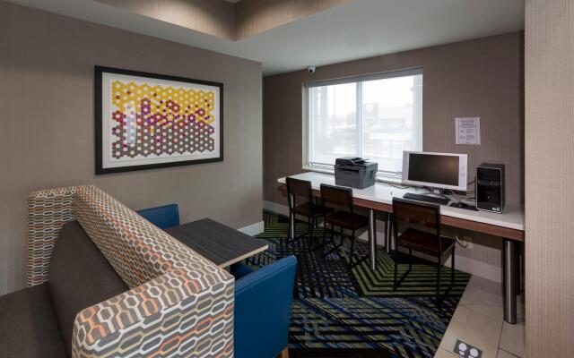 Holiday Inn Express Hotel & Suites Hillview, an IHG Hotel