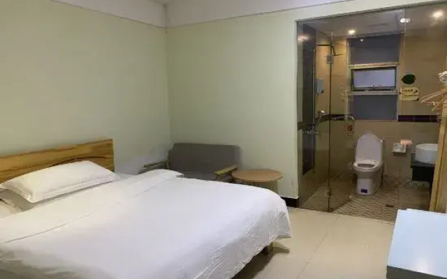 Lichuan Green Orange Hotel (Railway Station Branch)