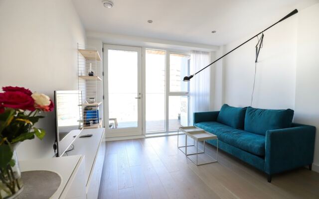 1 Bedroom Apartment With Balcony in Greenwich