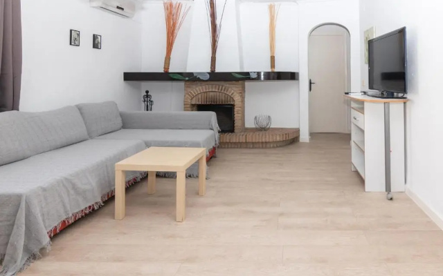 Villa 2 hab cerca piscina toboganes. wifi gratis