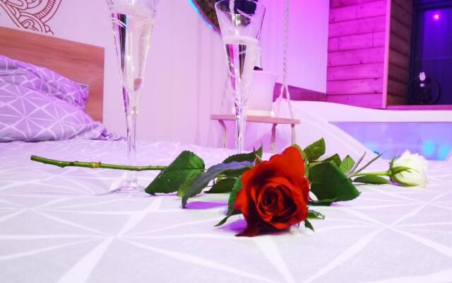 Eden SPA Et Cinema (Adults Only)