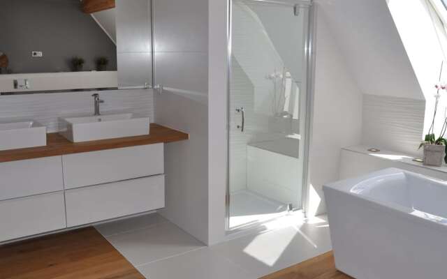 Holiday Home in Przew?oka With Forest