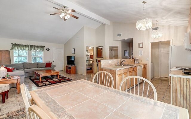 Seashell Memories 2 Bedroom Home by RedAwning