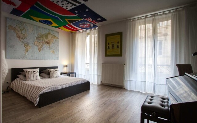Spacious T3 of 150m2 - Place des Quinconces