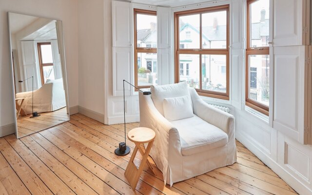 Host Stay Emerald Residence