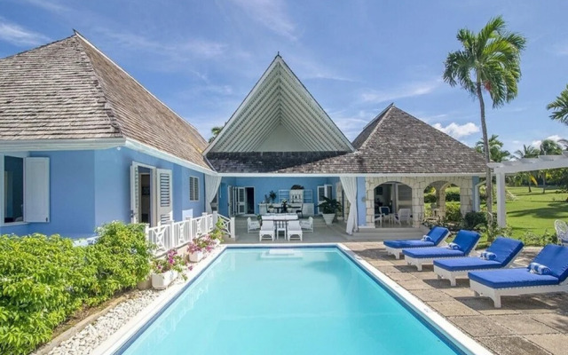 Sunny Vacation Villa 25