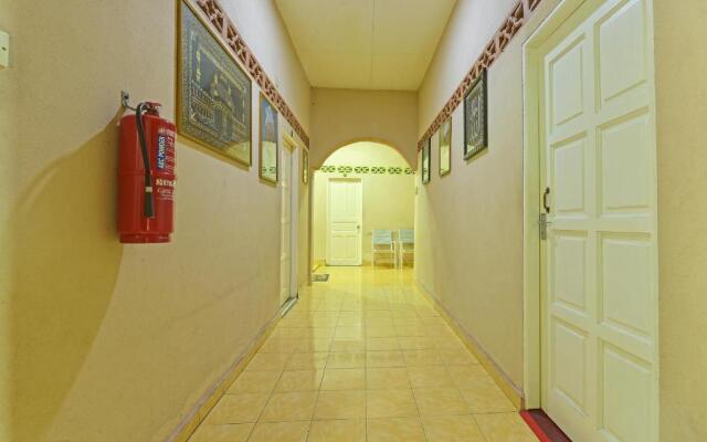 Oyo 90639 Hotel Azimah