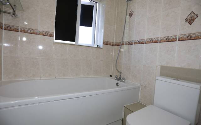 Beautiful 3 Beds House - Thamesmead