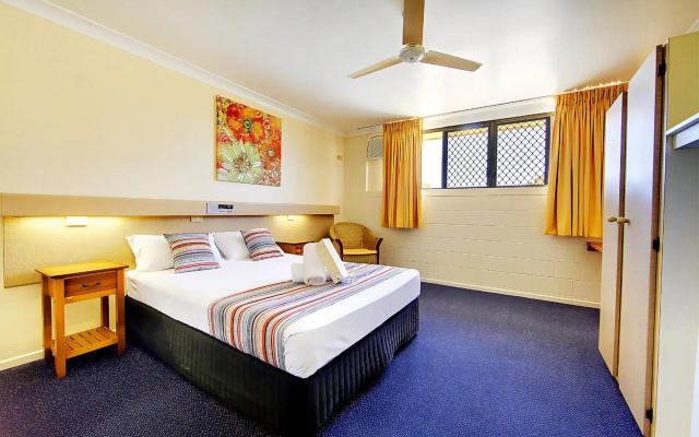 Raintree Motel – Guest Rooms – Cluden