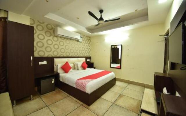 OYO 8950 Hotel Jhankar
