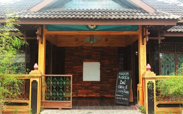 Ayodhya Garden Hostel Yogyakarta by HOM