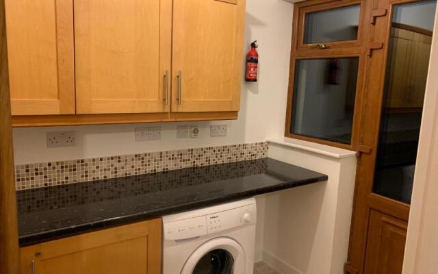 Secluded hilltop hideaway!