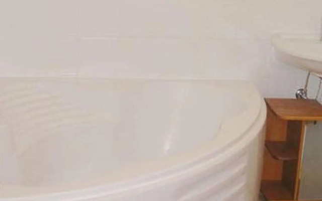 Luxurious Chalet in Riddes with Hot Tub