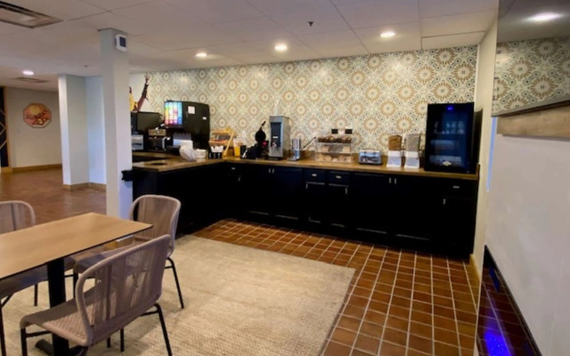 La Quinta Inn & Suites by Wyndham Tempe University / Phoenix