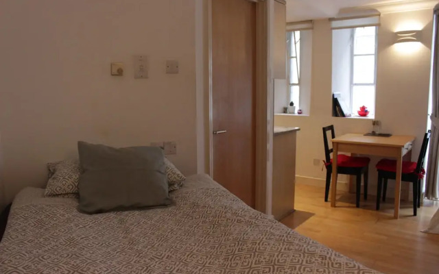 Tower Hill Studio Appartment