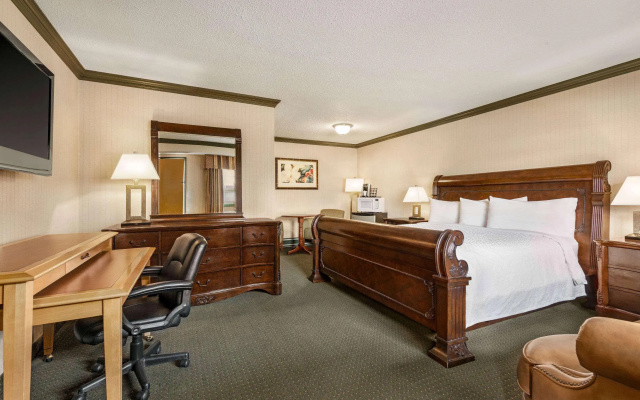 Coast Dawson Creek Hotel