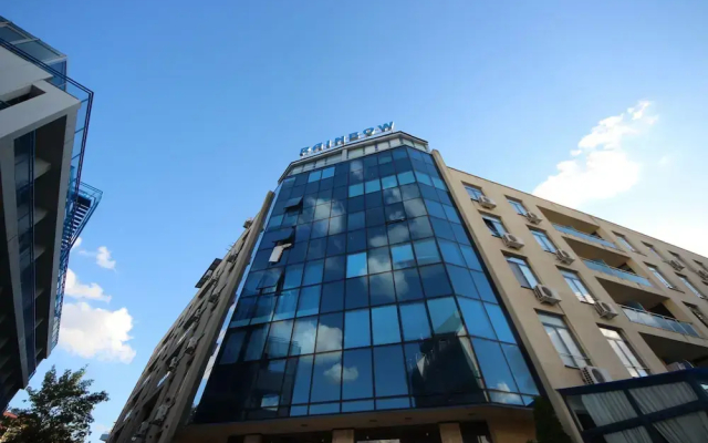 Menada Apartments in Rainbow 1 Complex