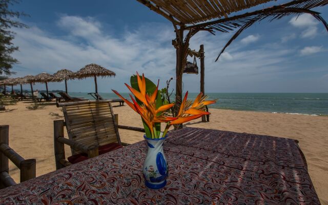 Pranee Beach Bungalows