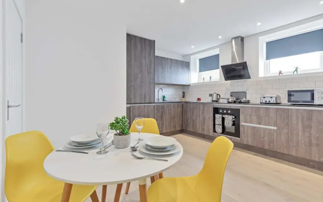Right On : Bright On Apartment 1G | By My Getaways
