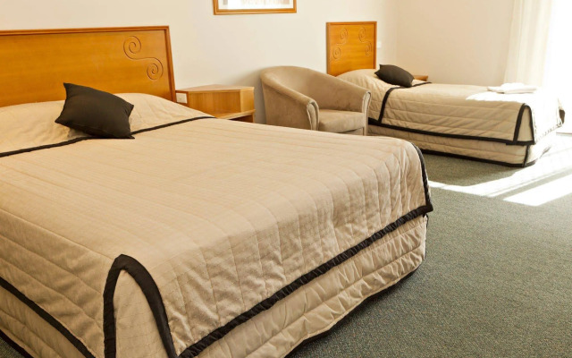 Hilltops Retreat Motor Inn